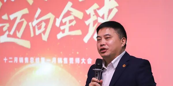 企业高层走访一线市场，和经销商沟通什么